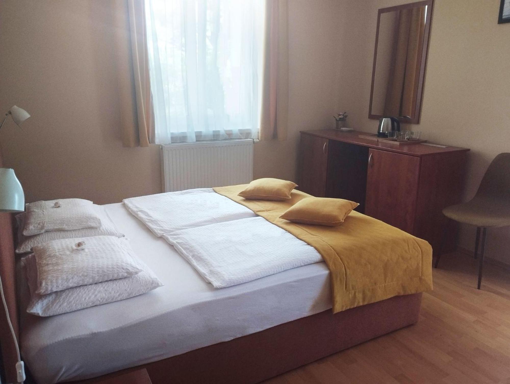 Stan Es Panzio Bed & Breakfast Balatonalmádi Dış mekan fotoğraf