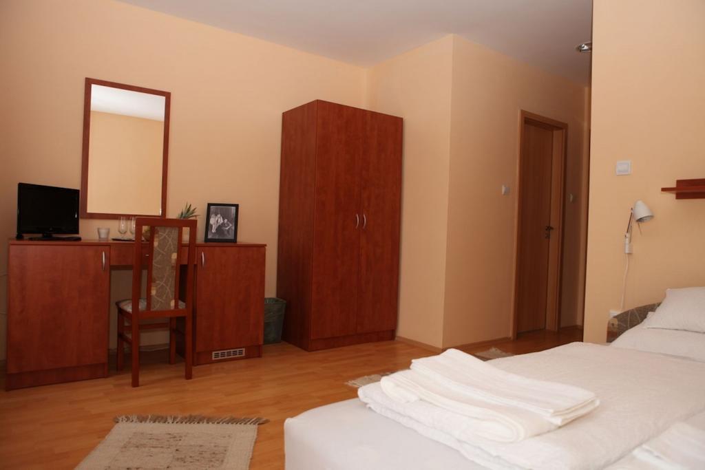 Stan Es Panzio Bed & Breakfast Balatonalmádi Dış mekan fotoğraf